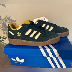 New sold-out adidas Forum Suede Green Bay Packer Sneakers Men's 7.5, Women's 9